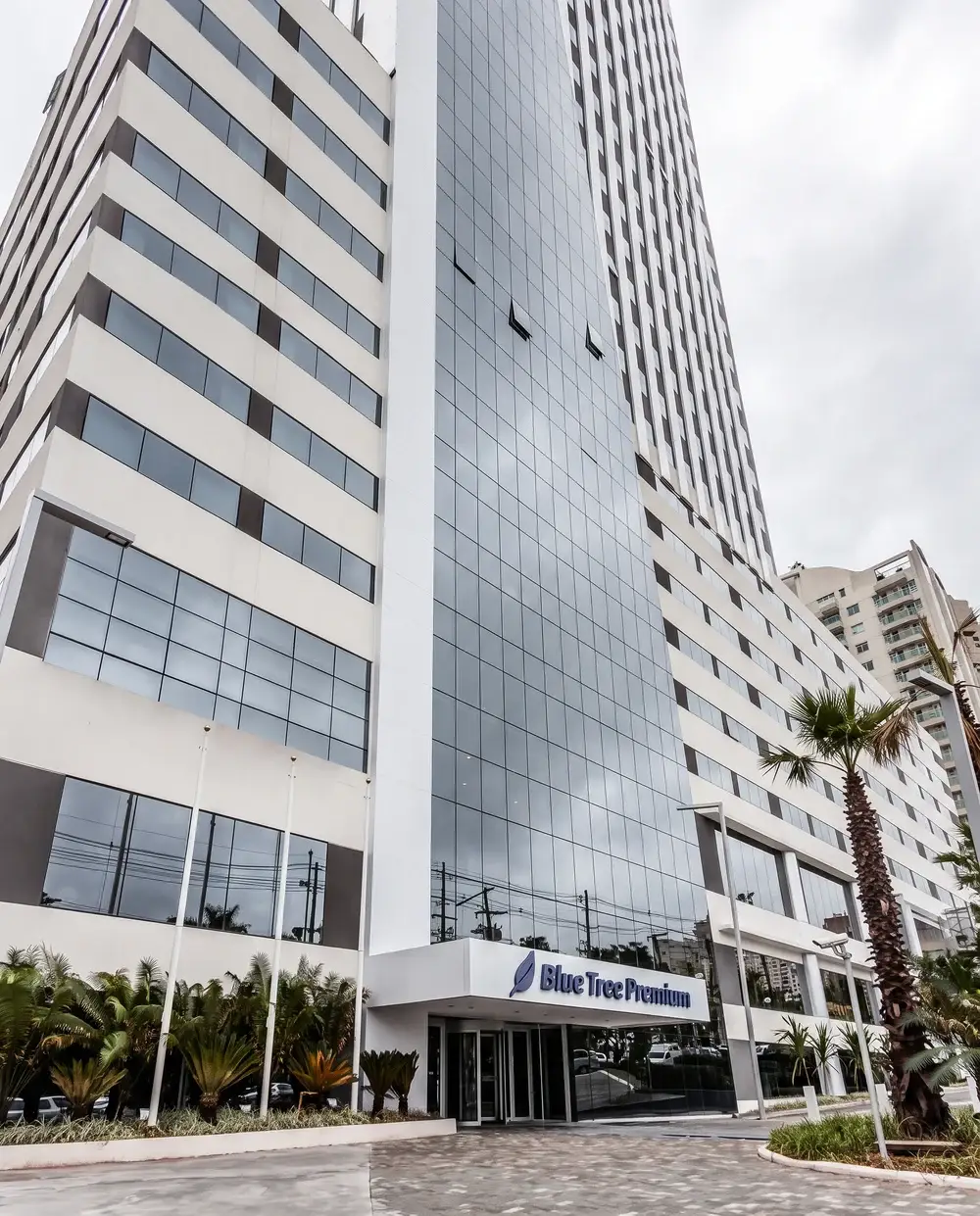 Fachada do Blue Tree Premium Alphaville